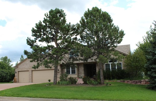 Gleneagle House | Beautiful Home 5 Miles to Air Force Academy Hot Tub and Sleeps 18