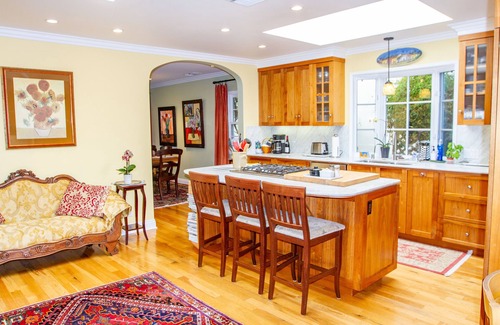 Pacific Palisades House | Beautiful home and garden, walk to village, beach and trails