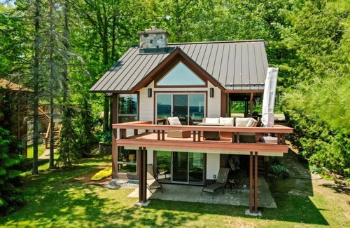 Higgins Lake House | Beautiful Home w/2 fireplaces, Deck, and 75ft of Private Higgins Lake Frontage