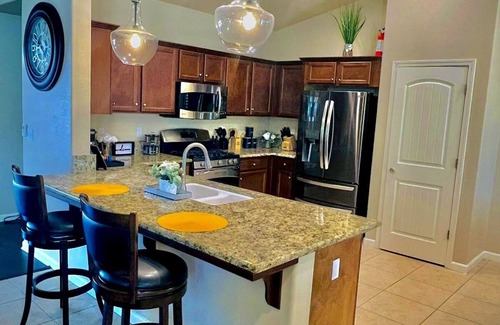 Fresno House | Beautiful home W/Pool, Spa, Fire pit & Outdoor grill.
