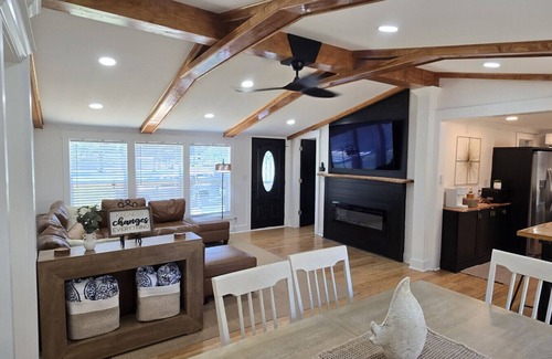 Peletier House | Beautiful home with a private Hottub and Pool, only three miles from Emerald Isle Beach