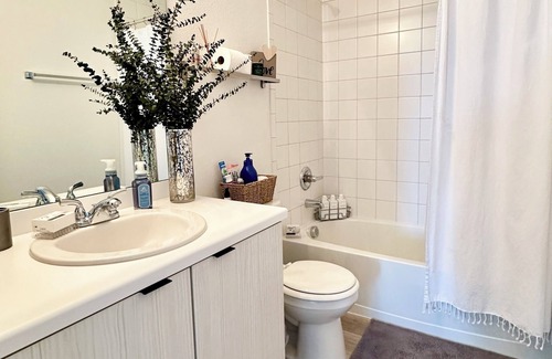 Centerra House | Beautiful home with access to a private lake quiet. 2 top mattresses king-size