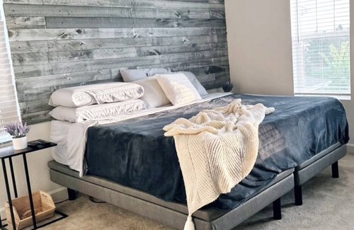 Centerra House | Beautiful home with access to a private lake quiet. 2 top mattresses king-size