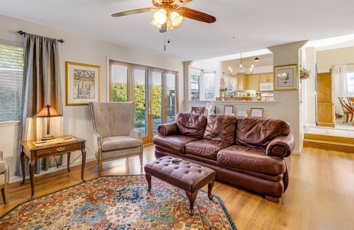 Napa House | Beautiful home with fireplace, enclosed yard, central AC & washer/dryer