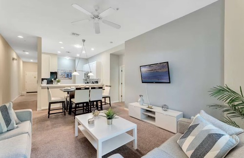 Bahama Bay Condo | Beautiful home with resort pool and space for the whole family