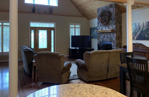 Alpine Lake House | Beautiful home within walking distance to lake!