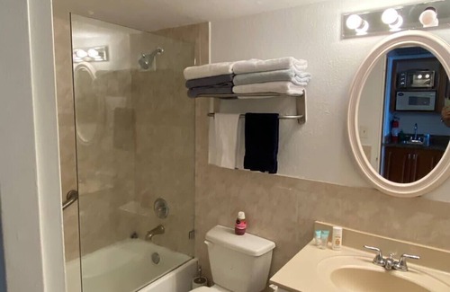 Sunny Isles Beach Hotel | Beautiful Hotel Studio on the beach. STR-01535