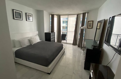 Sunny Isles Beach Hotel | Beautiful Hotel Suite on the Beach ! Minimum 3 months.
