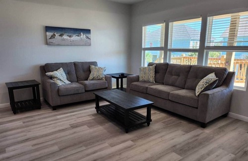 Crystal Beach House | Beautiful house, Sleeps 14! Pet&kid friendly!