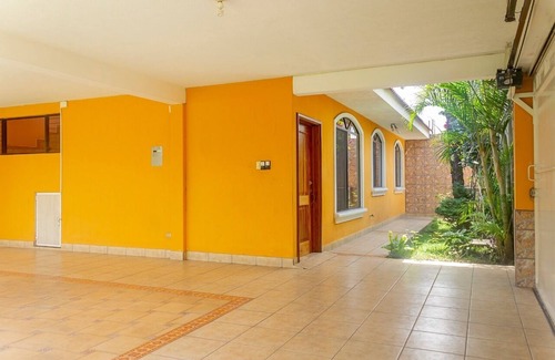 Zona 21 House | Beautiful house 20 minutes from the airport and 5 minutes from Mundo Petapa Park