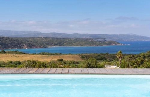 Bonifacio House | Beautiful house 8 people facing the Gulf of Sant'Amanza with swimming pool