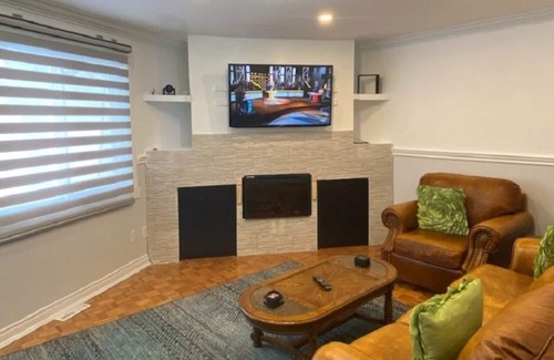 Laval House | Beautiful house. Backyard pool. Free parking. Free Wi-Fi