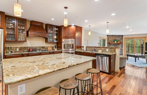 Lower Kingsbury House | Beautiful house by the mountains, beach & skiing with private hot tub, sleeps 10