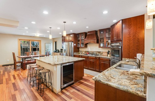 Lower Kingsbury House | Beautiful house by the mountains, beach & skiing with private hot tub, sleeps 10