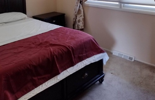 Newtonville House | Beautiful house in Central of Latham