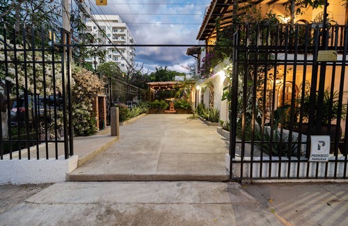 Comuna 2 House | Beautiful House in El Prado, Santa Marta - Private Pool & Prime Location