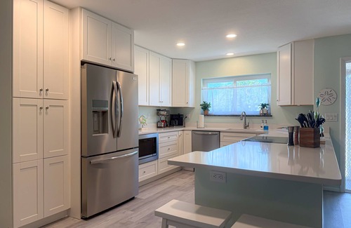 North Port House | Beautiful House on a Canal with Private Heated Pool, Pool Table, and Ping Pong
