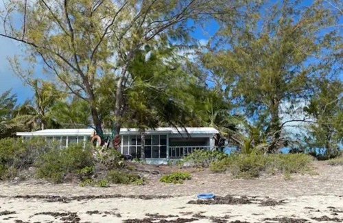 Tar Bay House | Beautiful House on the beach. Come and enjoy your paradise vacation!