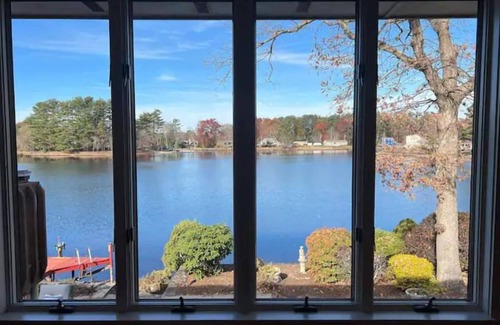 Coventry House | Beautiful house on the lake