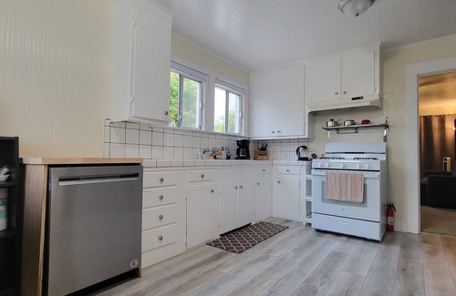 Alameda House | Beautiful house/Short drive to the beach/Parking/Amazing Alameda