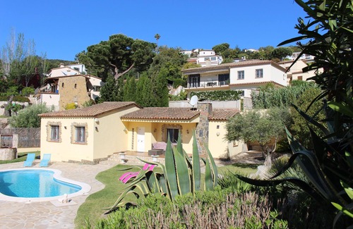 Calonge House | Beautiful house surrounded by an idyllic garden with salt water pool.