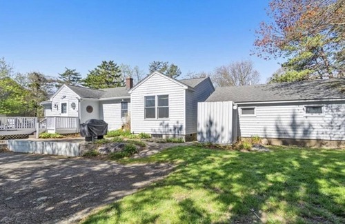 Kenyon House | Beautiful house minutes from Charlestown Beach