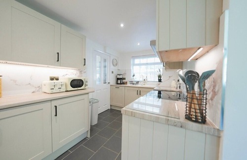 Moira House | Beautiful House with Hot Tub | 11 People | 2 Bars