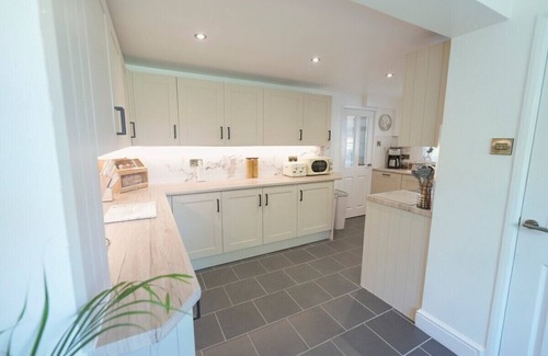 Moira House | Beautiful House with Hot Tub | 11 People | 2 Bars