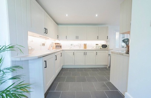 Moira House | Beautiful House with Hot Tub | 11 People | 2 Bars