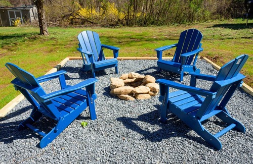 Roseland House | Beautiful house with Fire Pit! Close to Wineries, Breweries, Hiking, Skiing!