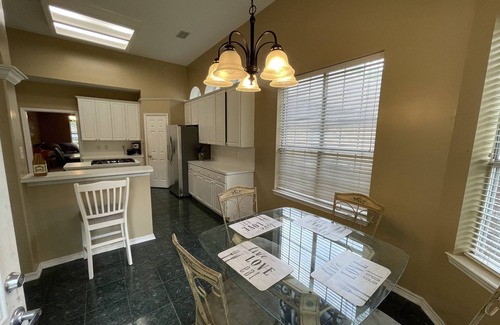 Porter House | Beautiful Houston Superb 4/5 bedroom Executive Home