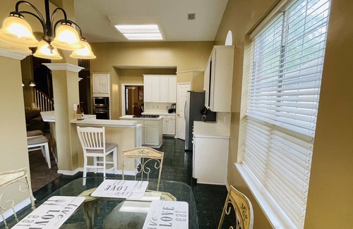 Porter House | Beautiful Houston Superb 4/5 bedroom Executive Home