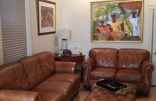 Bloomingdale House | Beautiful in Bloomingdale with Parking