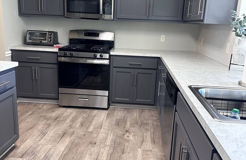 Glennville House | Beautiful in town accommodations, spacious, private backyard.