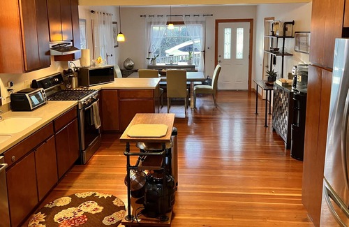 Sebastopol House | Beautiful in-town home in Sebastopol - the heart of West Sonoma wine country