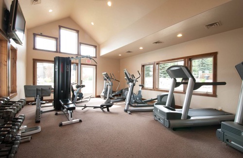 Columbia Falls Hotel | Beautiful Inn Room At Meadow Lake Resort