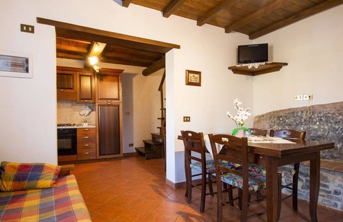 Fabbriche di Vallico Villa | Beautiful apartment in villa for 6 guests with pool, WIFI, TV, patio and pets allowed