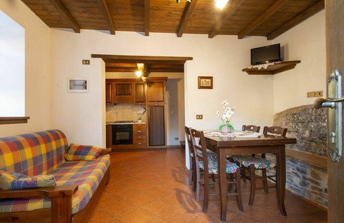 Fabbriche di Vallico Villa | Beautiful apartment in villa for 6 guests with pool, WIFI, TV, patio and pets allowed