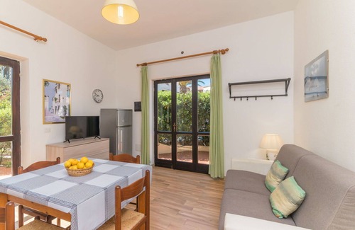 Capo Testa Apartment | Beautiful apartment for 4 people with A/C, TV, terrace and pets allowed