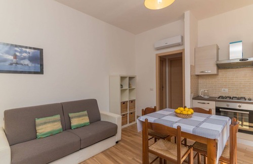 Capo Testa Apartment | Beautiful apartment for 4 people with A/C, TV, terrace and pets allowed