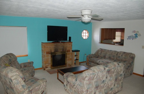 Cassopolis Cottage | Beautiful Kelsey Lakefront Ridge Cottage