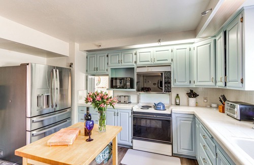 Sequoia National Forest House | Beautiful Kernville Home w/Game Room & Mtn Views!