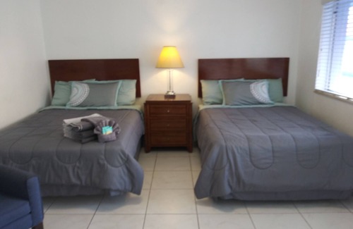 Deerfield Beach Hotel | Beautiful King Bed Studio