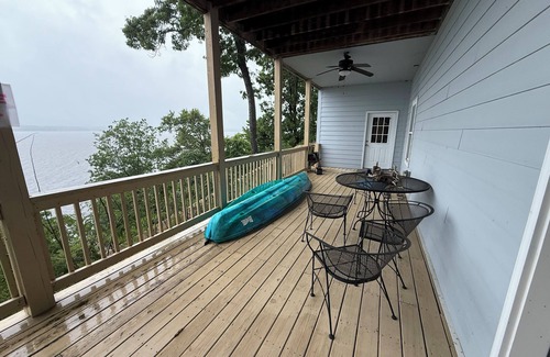 Denver House | Beautiful KY Lake house in Big Sandy, TN-private dock, water slide, game room