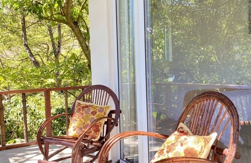 San Pablo La Laguna Apartment | Beautiful Lakefront Treehouse