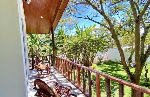 San Pablo La Laguna Apartment | Beautiful Lakefront Treehouse