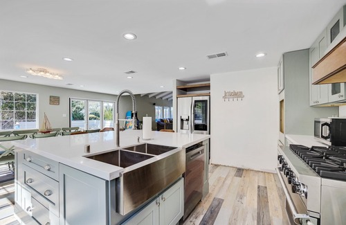 La Jolla Heights House | Beautiful La Jolla, Walk to Beach, Dog Friendly, HotTub, Fire Pit, Huge Deck,