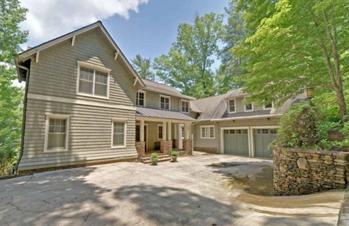 Clarkesville House | Beautiful Lake Burton Home