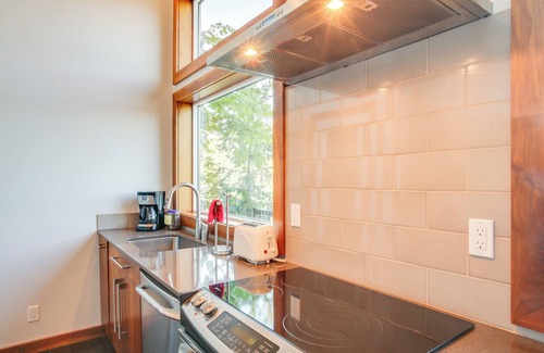 Worley Cabin | Beautiful Lake Coeur d'Alene Retreat: Deck & View!