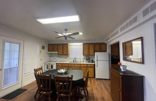 Lindsay Cottage | Beautiful Lake front Cottage With Pool